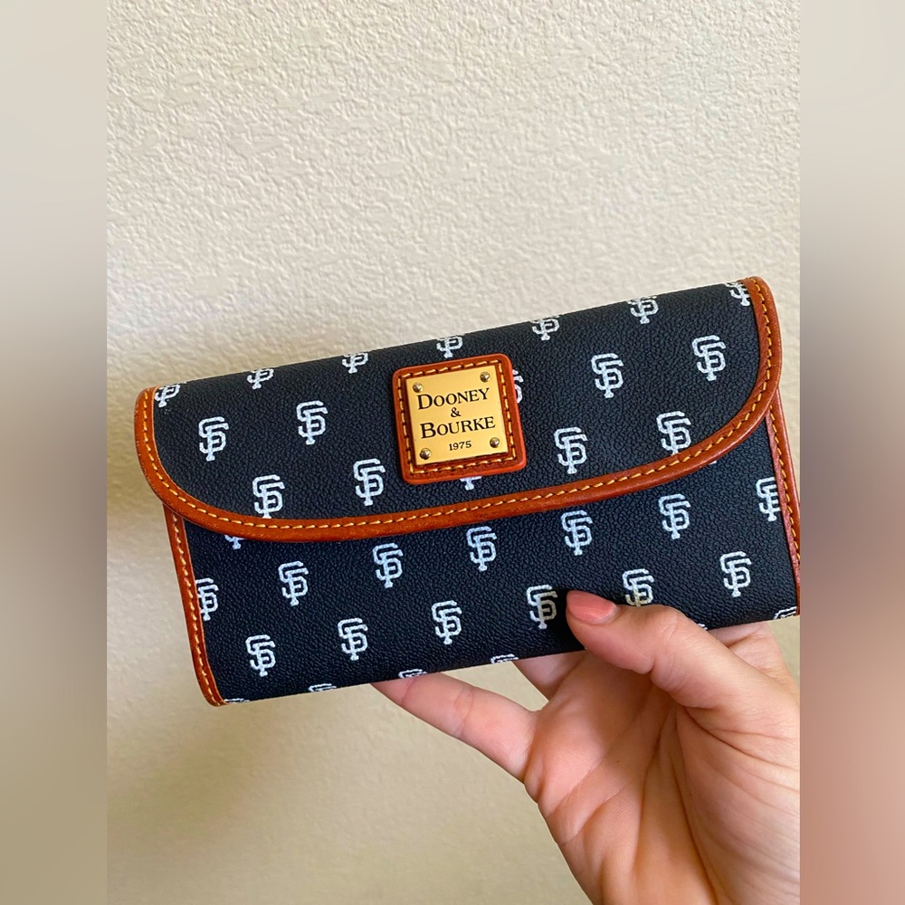 MLB Dooney & Bourke SF Giants Clutch